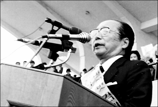 1987년 군산월명종합경기장에서 김대중 후보 지원유세를 하는 김판술 전 의원
