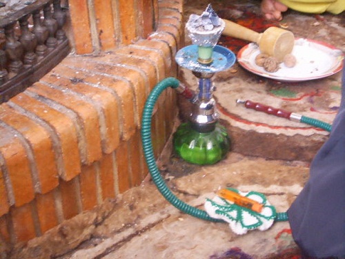 이란 가정집에 초대받았을 때 그 집에 있던 물담배. 