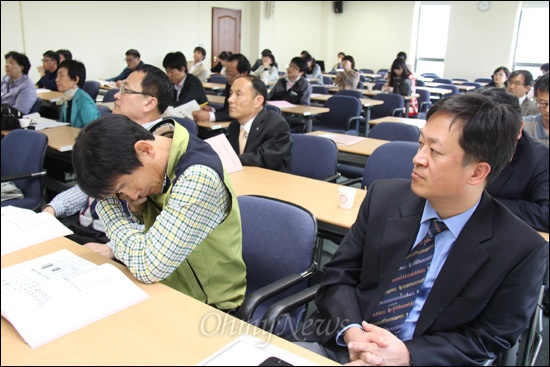  민주노총 전국보건의료산업노동조합 울산경남지역본부(본부장 안외택)는 17일 오후 경상남도의회 대회의실에서 "경상남도립 공공병원의 현실과 공공성 강화 방안"이란 주제로 토론을 벌였다.