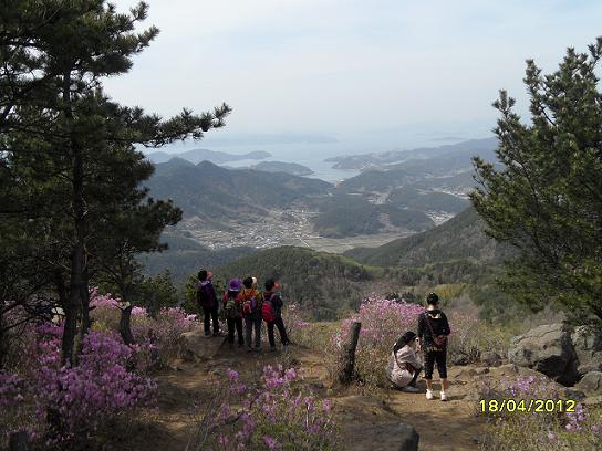 대금산... 우리가 들머리 삼았던 절골마을에서 반대쪽 편...