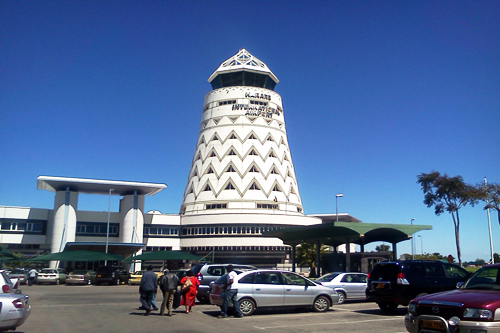 규모가 작아서 수속하는데 오래걸리지 않는다는 장점이 있는 하라레 국제공항.