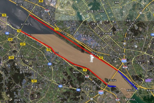 한강하구 철책선 제거 예정구간(파란색 선: 2012년 4월 중, 빨간색 선: 2012년 12월까지, 구글지도 이용)
