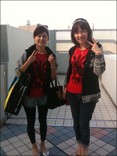  일본 오사카 교세라돔에서 21~23일 열린 콘서트 '동방신기 LIVE TOUR 2012～TONE～'을 찾은 일본 팬들