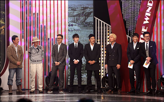  작곡가 이호준(왼쪽에서 두 번째)이 27일 오전 지병인 폐암으로 별세했다. 사진은 지난해 MBC <우리들의 일밤-바람에 실려>에 출연했던 고인의 모습.