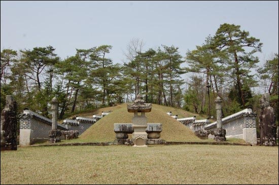 단종 묘인 '장릉'. 모든 조선왕릉은 2009년 유네스코 세계유산으로 등재됐다.