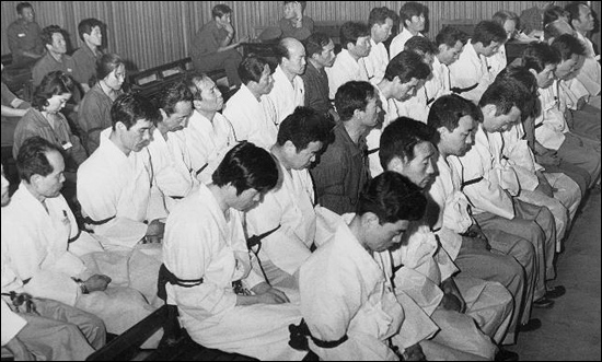 울릉도 간첩단 사건에 연루된 47명이 재판을 받고 있다. 이 사건은 박정희 유신정권에서 만든 최대 조작간첩사건으로 알려져 있다.