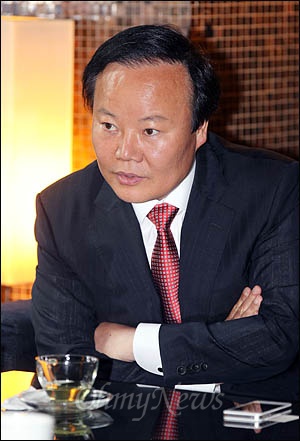 친박계 김재원 대변인은 임명장을 받기도 전에 사퇴했다. 