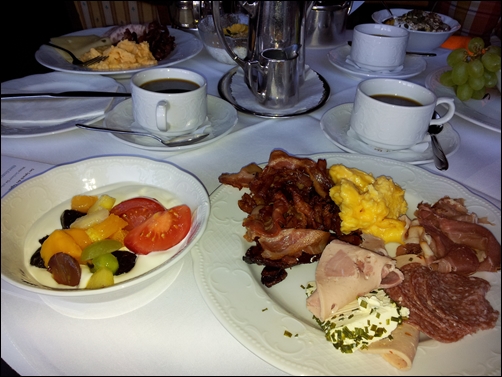 독일 정통 아침식사, 아무리 먹어도 질리지 않던 음식. 신선하고 고소했다. 먹는 즐거움을 만끽했던 식사