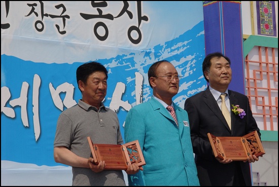 감사 왼쪽부터 김대길 전남대학교 교수, 김충석 여수시장, 이종승 (주)뉴시스 회장