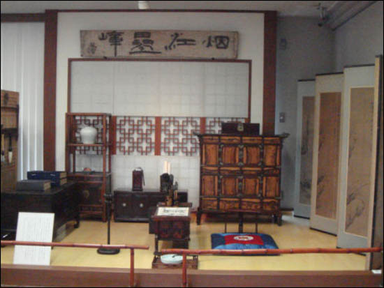 고려미술관 2층 한쪽에 조선시대 선비 방을 재연해 놓았습니다. 
