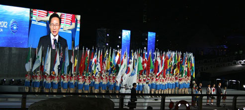 여수엑스포 개막식에서 이명박 대통령이 개막을 선언하고 있다.