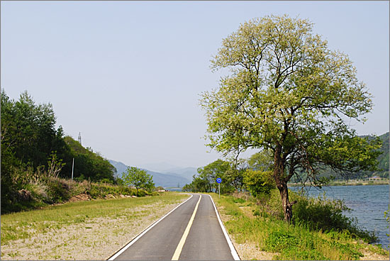 북한강 자전거도로 풍경.