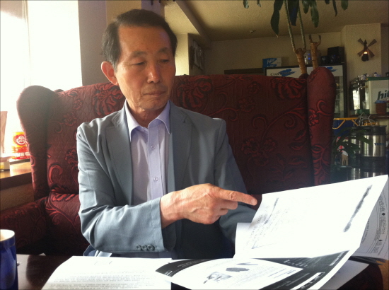 고 김훈 중위의 아버지 김척 예비역 육군 중장이 '뇌관 화약 잔사 확인 시험'의 의미에 대해 설명하고 있다.