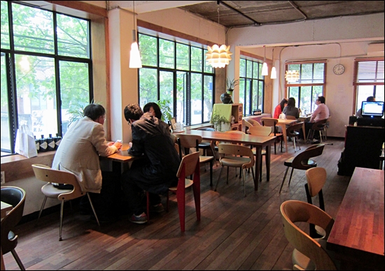 14일 문을 연 희망식당 '하루' 2호점의 내부 모습.