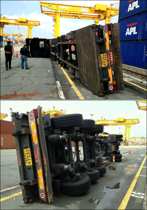 부산국제신항터미널에서 14일 오후 컨테이너 하차 작업을 하던 도중 잠금장치를 다 풀지 않아 화물차량과 함께 들어올라가다 떨어지는 사고가 발생했다.