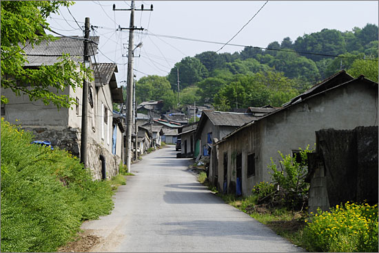  대명원, 마을 입구.