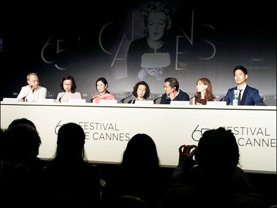 21일 오전 11시 진행된 영화 <다른 나라에서> 기자회견 모습.