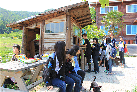  전남 강진에 위치한 늦봄문익환학교