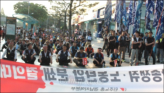 민주노총 경남본부는 23일 저녁 창원 정우상가 앞에서 "공정방송 쟁취, 노동탄압 분쇄 결의대회"를 열었다.