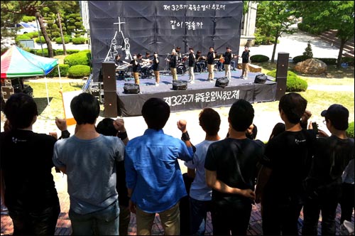 2012년 5월 23일 경기도 오산 한신대 오월계단에서 신학과학생회 주최로 '유동운 열사 32주기 추모제'가 열렸다.