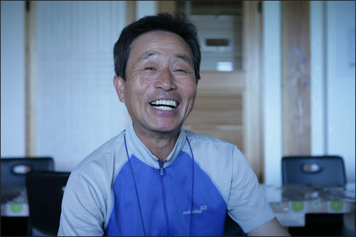 김승일 무월행복마을 추진위원장. 17년 전에 이 마을로 들어와서 지금까지 살고 있다.