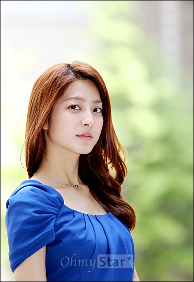  KBS2월화드라마 <사랑비>에서 이미호 역의 배우 박세영이 22일 오후 서울 상암동 오마이스타 사무실에서 인터뷰를 하기에 앞서 포즈를 취하고 있다. 