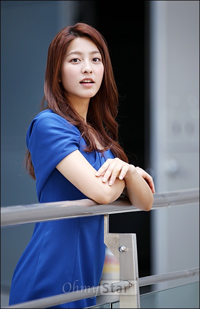  KBS2월화드라마 <사랑비>에서 이미호 역의 배우 박세영이 22일 오후 서울 상암동 오마이스타 사무실에서 인터뷰를 하기에 앞서 포즈를 취하고 있다. 