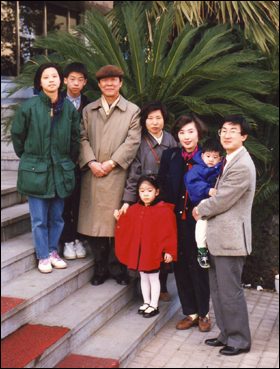 박현선 가족과 제주에서(지금은 고인이 되신 서현진 제주대 교수님의 명복을 빕니다. 맨 오른쪽)
