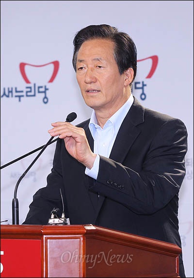  대선출마를 선언한 정몽준 새누리당 의원이 3일 당사 기자실에서 대북 안보 공약을 발표하고 있다.