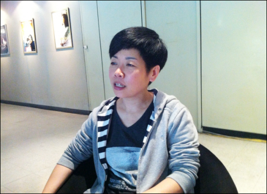 인터뷰중인 김미화 김미화씨는 현재 CBS의 시사프로그램 <김미화의 여러분>을 진행하고 있다.