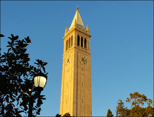 캘리포니아에 위치한 실리콘 밸리의 혁신과 창의성은 쾌적한 자연환경, 비판적 저항문화, 캘리포니아대학, 산호세주립대학, 스탠포드 등 연구중심 대학이 만들어 냈다. 사진은 60-70년대 학생운동으로 들끓었던 캘리포니아대 버클리 캠퍼스의 종탑. 학교 주변 곳곳에 히피문화의 흔적이 남아 있다.