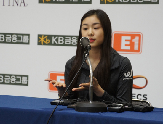 지난 3월 열린 기자회견에서 교생실습에 대해 이야기하고 있는 김연아 선수.