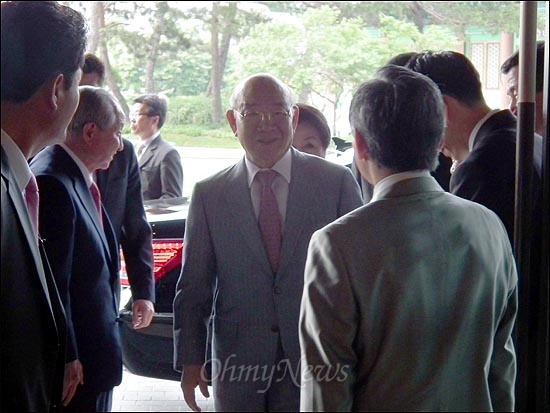 전두환 전 대통령이 지난해 6월 손녀 전수현씨의 결혼식에 참석할 당시의 모습 <자료사진>  