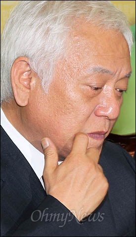 김한길 의원. 사진은 2012년 6월 11일 최고위원회 당시.