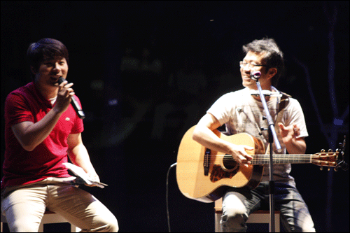 우리나라의 멤버 이광석씨가 초대가수로 참석해 토크쇼도 참석하고 노래도 들려줬다.