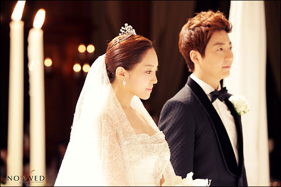  지난 17일 열린 이성배 MBC 아나운서와 전 방송인 탁예은 씨의 결혼식 사진이 공개됐다.