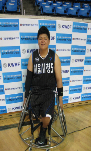김동현 선수 그의 체격만큼이나 많은 득점했다.