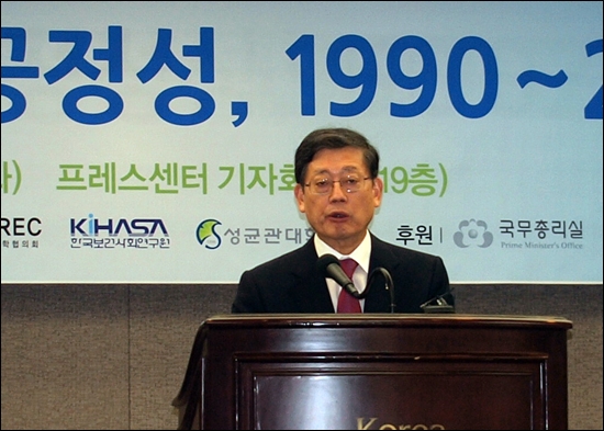 19일 열린 한국사회 공정성 세미나에서 축사를 하고 있는 김황식 국무총리