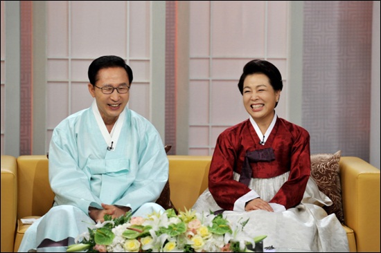 2010년 9월, 추석특집으로 KBS 1TV <아침마당>에 출연한 이명박 대통령 부부.