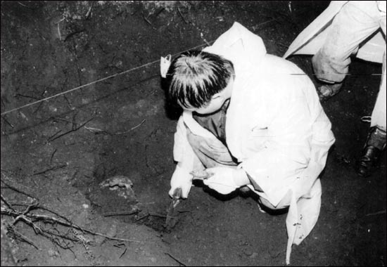 1998년 10월 12일 여수지역 사회연구소 회원들이 여순사건 당시 학살된 것으로 보이는 양민들의 유골을 다량 발굴했다.