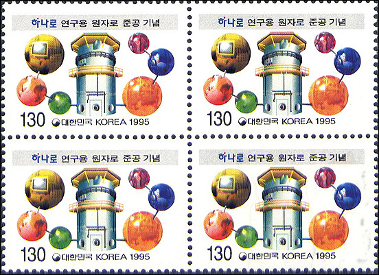 하나로 연구용 준공 기념우표를 디자인한 서울대학교 미술대학 명예교수 김교만은 '6개의 구는 6대주를 상징'한다고 설명하였다.