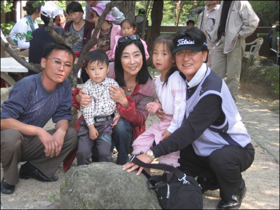 금강산에 휴가 온 북한의 한 가족과 함께.