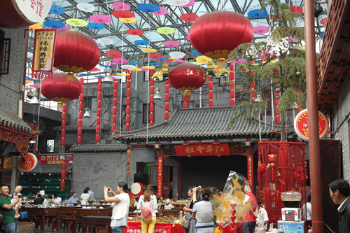피차이위엔은 독일식 건물이 즐비한 거리 사이에 작은 골목으로 형성된 중국전통음식 거리이다