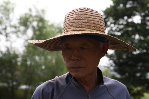 텃밭농사만 5년째인 저의 이웃, 김성규선생님은 이제 농부 풍모가 느껴집니다.