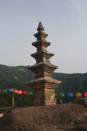 부처님의 뇌불사리를 봉안한 봉정암의 5층탑