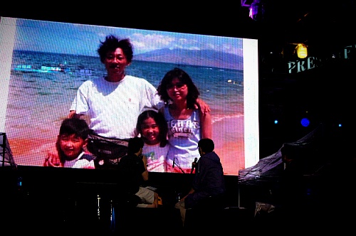  정영하 MBC 노조위원장 가족의 영상메시지가 대형 스크린을 통해 전해지고 있다.