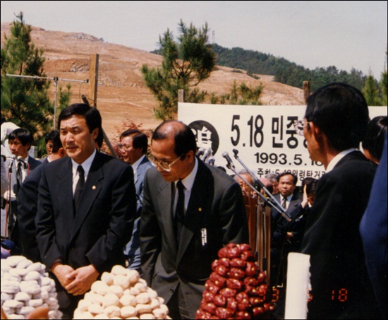 손학규 민주통합당 상임고문이 1993년 8.15 추모 행사에 참석했을 당시의 모습이다. 