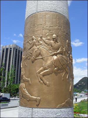 대마도를 정벌하는 조선군. 서울 광화문광장의 세종대왕 동상 뒤편에 있는 그림. 