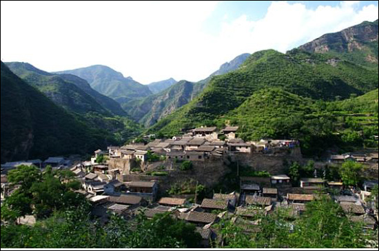 산을 오르내리면서 다양한 모습의 촨디샤를 감상할 수 있다.