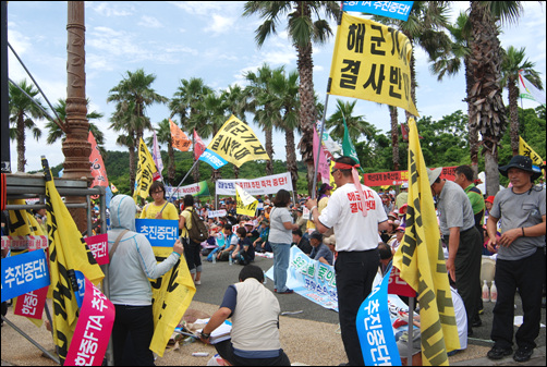 강정마을 주민들도 집회에 참가했다.